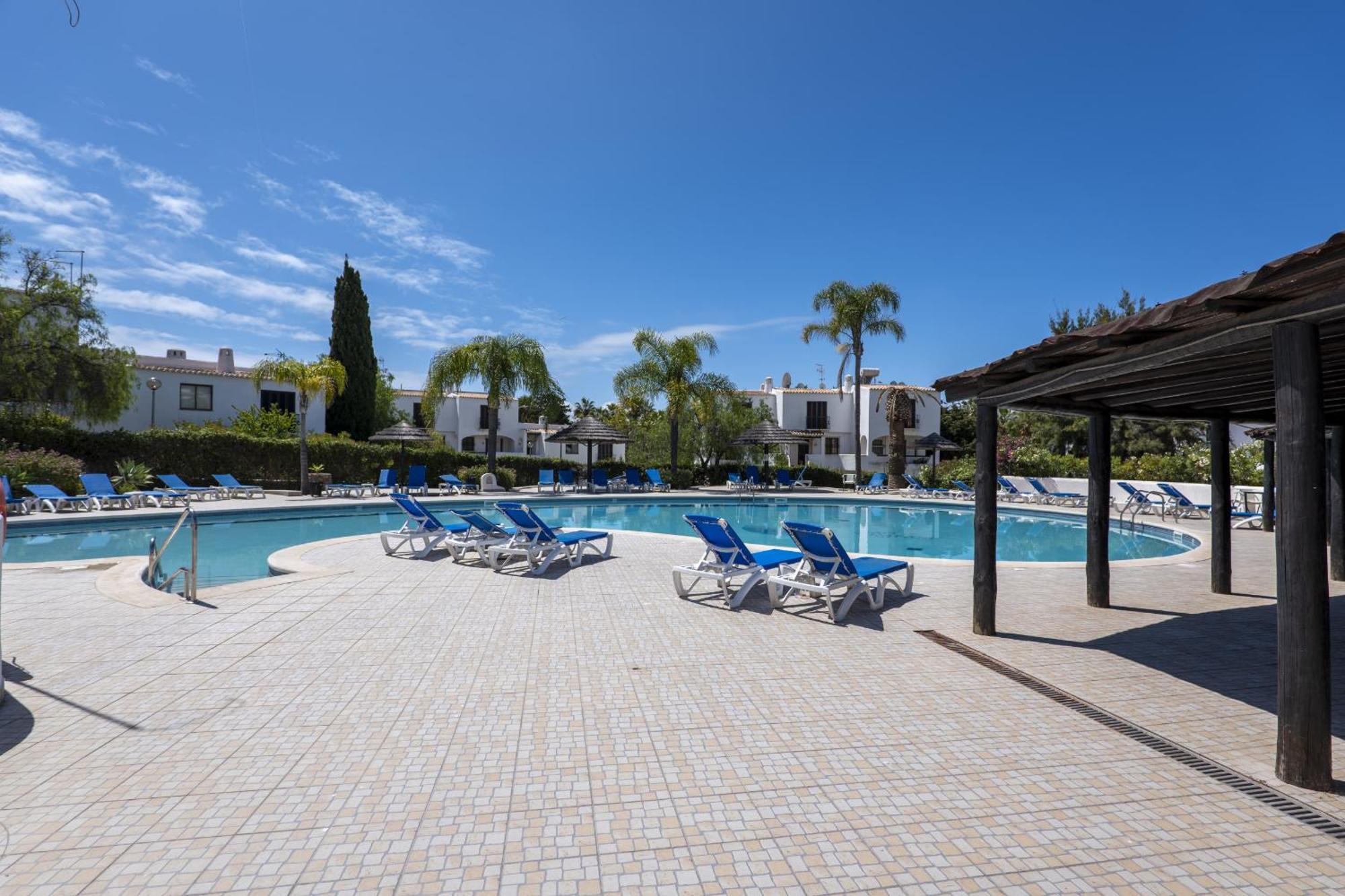De 2 Quartos Hibiscus 40a Na De Sao Rafael - Albufeira, Algarve * Albufeira